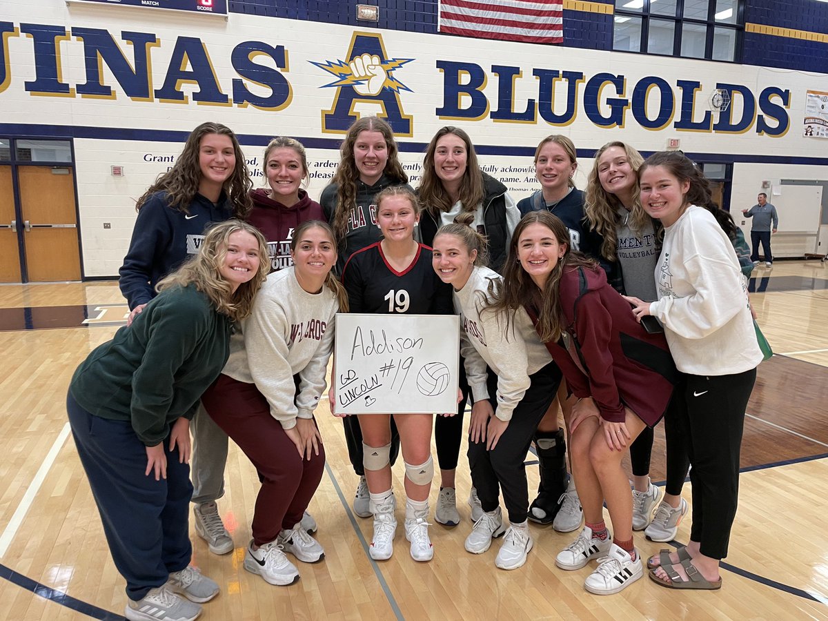 DebSazama's tweet photo. @UWL_Volleyball The BEST young women!  Thank you for supporting Addison!! https://t.co/vHlXeaR2Qd