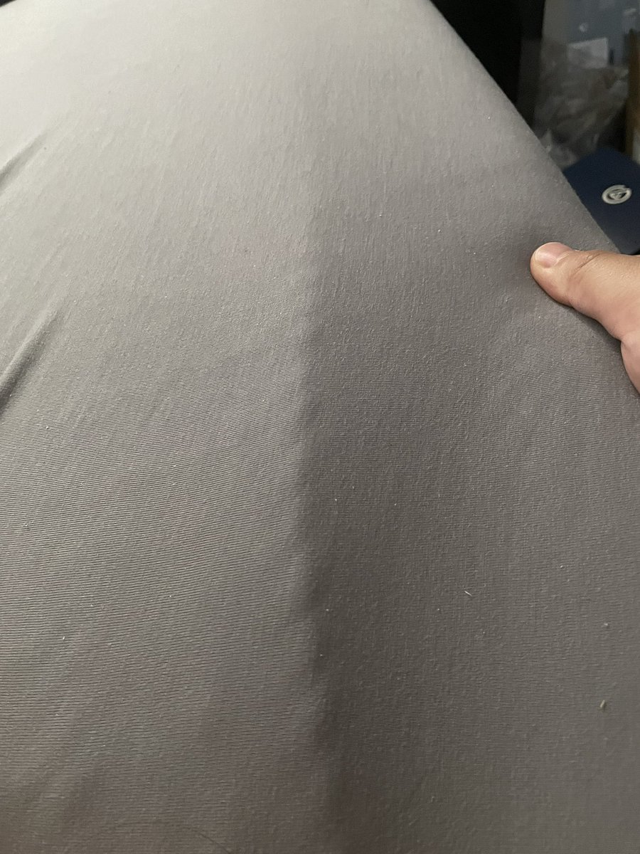 ReeseChu's tweet photo. @Purple just got your mattress a few months ago and how this ridge started forming in it. Is this normal? https://t.co/4WIq9c5l0d