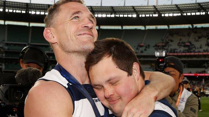 AusSportStats's tweet photo. Joel Selwood:

4x Premiership Player
40x Finals played 
6x All Australian
Premiership Captain
3x All Australian Captain
3x Geelong B&amp;F
4x Most Courageous Player
73.1% Career Win Rate 
Most V/AFL Games Captained

On and off the field. An absolute champion of our game. https://t.co/1PGOHcdOTS
