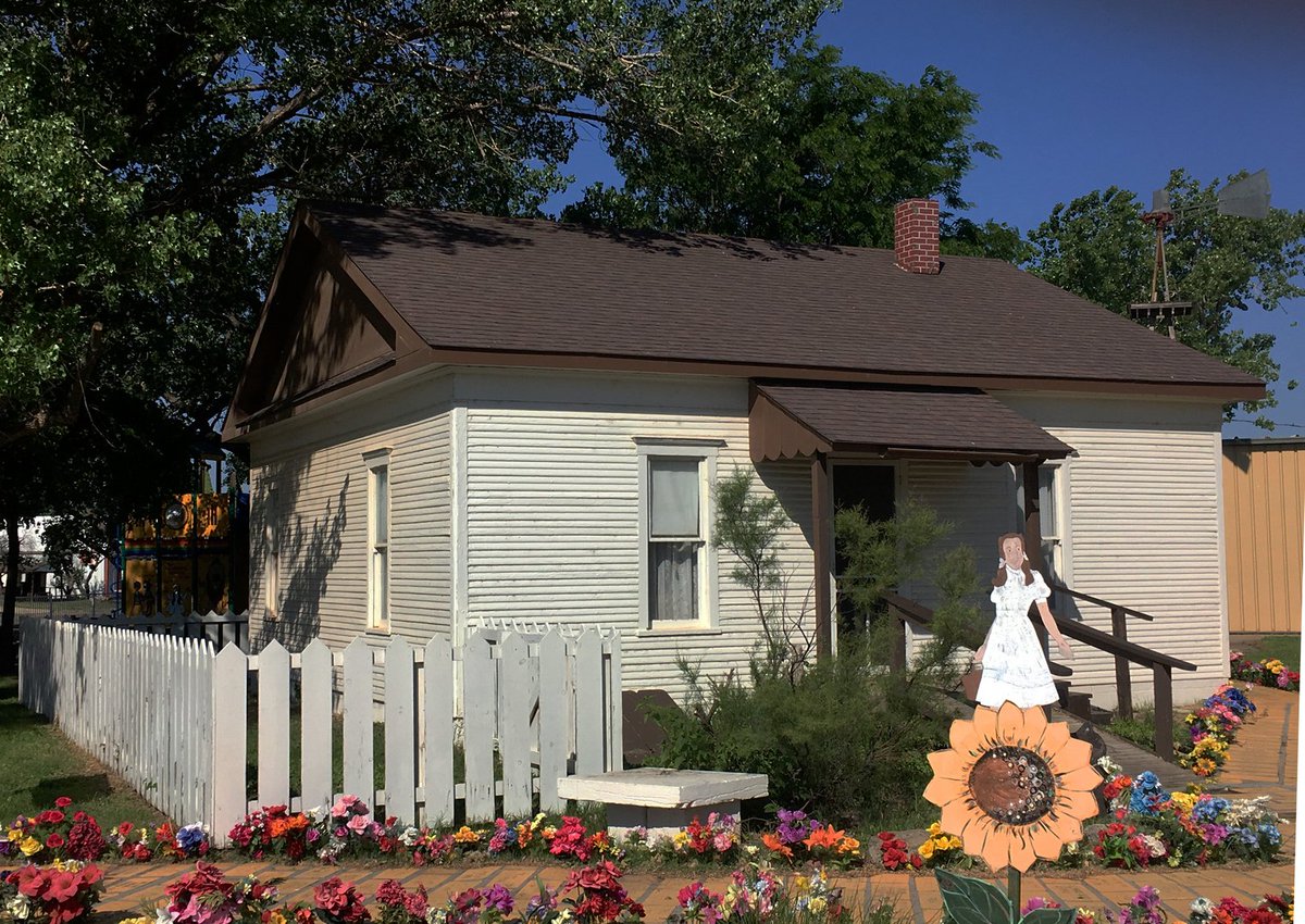 AmericanRoadMag's tweet photo. FOLLOW THE YELLOW BRICK ROAD
Put on your ruby slippers and skip on over to Liberal, Kansas, for Ozfest (2nd Saturday of Oct.)! Maybe you'll even meet Dorothy (or the Munchkins, or the Scarecrow!)
 https://t.co/oSqY5vz6QP #kansas #visitliberal #TheWizardOfOzMovie https://t.co/RUKePHnIcw