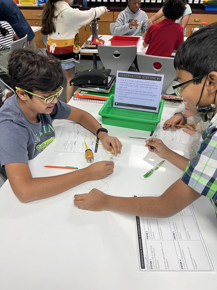 CarrieBoyleCISD's tweet photo. Scientists in 5B inquiring about insulators and conductors. @AustinElem #CISD_Science @AustinOurStory https://t.co/BBgLTsY72A