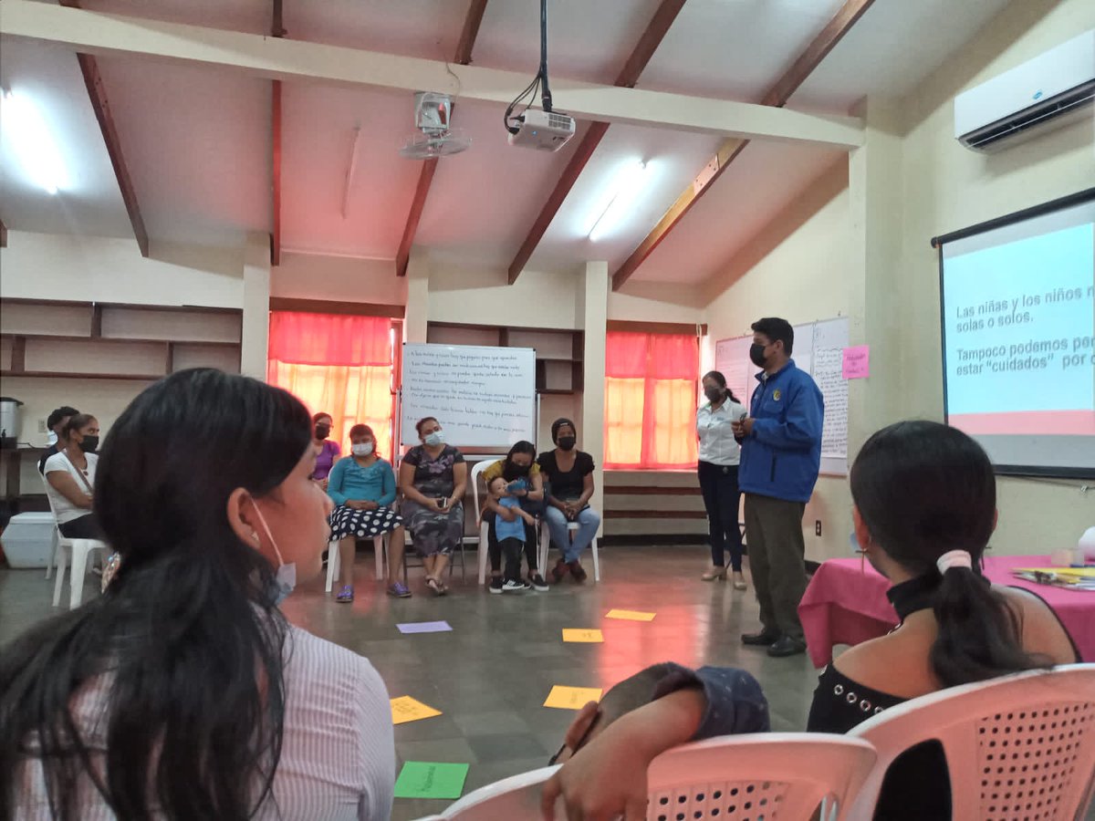 MifamManagua's tweet photo. #Managua │#DistritoTres
✅ Encuentro con protagonistas programa de familias asistidas fortaleciendo las relaciones familiares con sus redes de apoyos, en el marco de la estrategia de Familias Unidas 👨👩👧👦 para la Paz 🕊️ y la Vida ✨
#Nicaragua #AmorALaFamilia #PatriaBenditayLibre https://t.co/tzAGV6UCgO