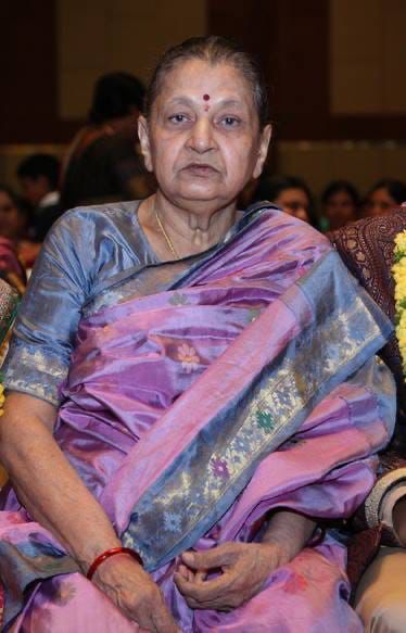 Dwaraka Creations (@dwarakacreation) on Twitter photo Saddened to hear the sudden demise of Superstar <a href="/urstrulyMahesh/">Mahesh Babu</a>'s mother Indira Devi garu.
Our Deepest condolences 💐 to #Krishna garu & the whole family.
Om shanti 🙏 Saddened to hear the sudden demise of Superstar <a href="/urstrulyMahesh/">Mahesh Babu</a>'s mother Indira Devi garu.
Our Deepest condolences 💐 to #Krishna garu & the whole family.
Om shanti 🙏