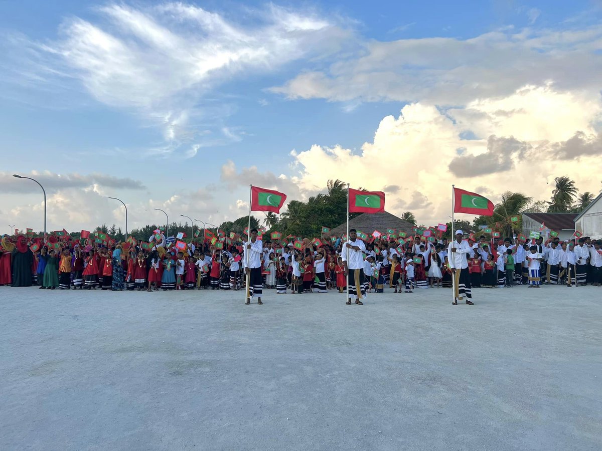 Baarashu School (@baarashuschool) on Twitter photo ޤައުމީ ދުވުސް ފާހަގަ ކުރުމުގެ ގޮތުން ބާރަށު ސްކޫލްގެ ދަރިވަރުންް ވަނީ ޕޯޗުގީޒުންގެ އަތްދަށުން ދިވެހިރާއްޖެ މިނިވަންކުރަން އުތީމު ތިންބެއިން ކުރި މަތިވެރި ޖިހާދު ހިނގައި ދިޔަގޮއި ދައްްކާލަދީފައި އަދި ހިނގާލުމެއް ކުރިއަށް ގެންގޮސްފައި.
<a href="/MoEdumv/">Ministry of Education</a> ޤައުމީ ދުވުސް ފާހަގަ ކުރުމުގެ ގޮތުން ބާރަށު ސްކޫލްގެ ދަރިވަރުންް ވަނީ ޕޯޗުގީޒުންގެ އަތްދަށުން ދިވެހިރާއްޖެ މިނިވަންކުރަން އުތީމު ތިންބެއިން ކުރި މަތިވެރި ޖިހާދު ހިނގައި ދިޔަގޮއި ދައްްކާލަދީފައި އަދި ހިނގާލުމެއް ކުރިއަށް ގެންގޮސްފައި.
<a href="/MoEdumv/">Ministry of Education</a>