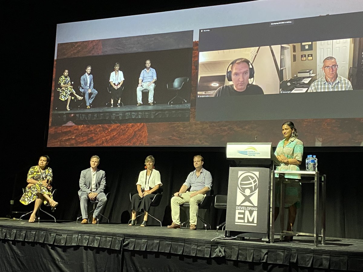 #DevEM2022 afternoon panel of extraordinary leaders in emergency medicine, critical care, pre-hospital, population health, leadership &amp; community medicine from all over the globe.