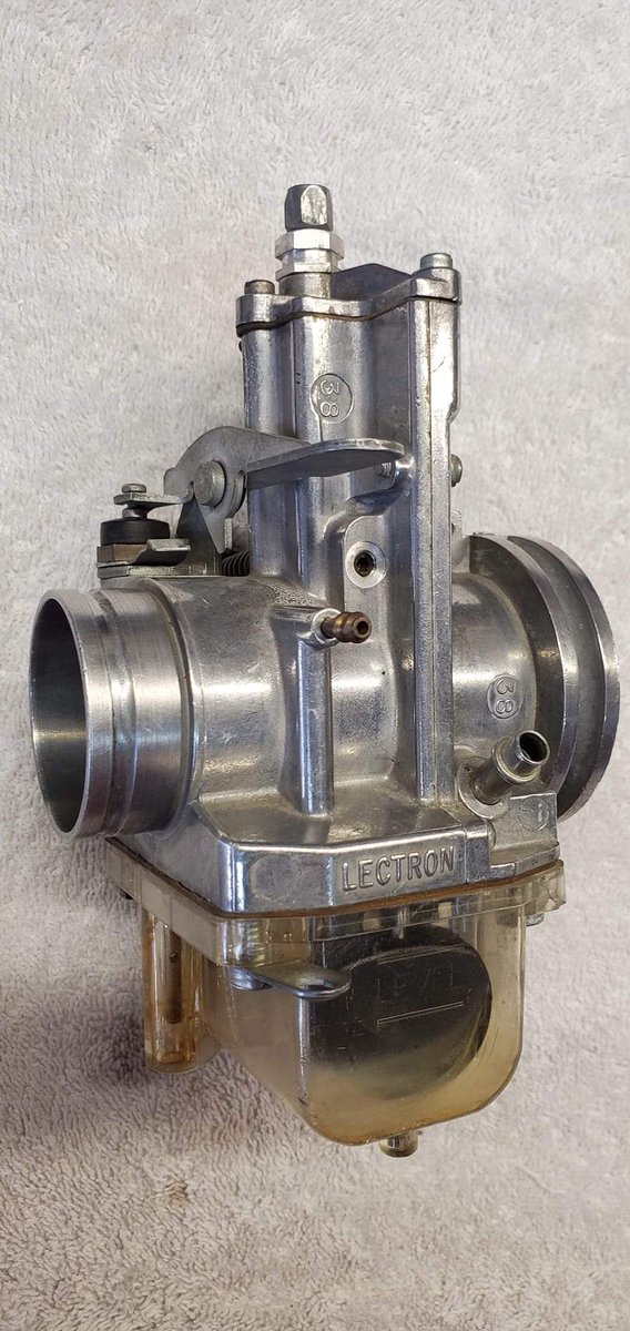 SparepartJayson's tweet photo. @RealRupertX 12 carburetors for sale. 
Top row
1)  38 Lectron power jet cracked float bowl.$175. No leak.
 2) 38 mm electron power jet nice $225.
3) 38 Mikuni TMX  Flatslide $100.
3) 35 Mikuni TMX Flat slide $100.
4) 38 Mikuni TM flat slide.
No slide $75.
5) POSI FUEL.
2nd Row. https://t.co/RP3Uzzb5I7
