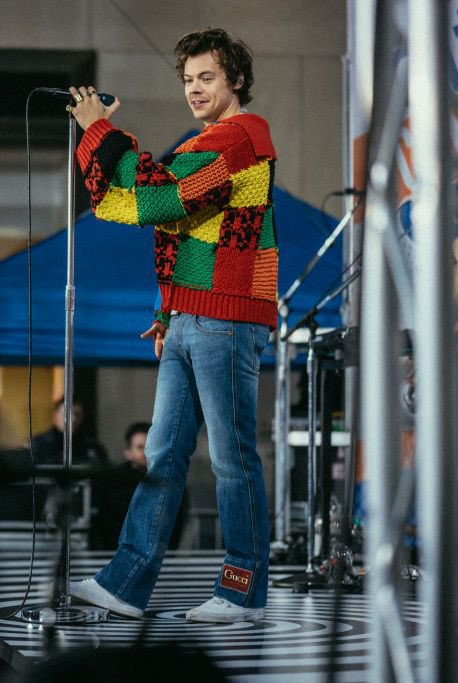 bailey_daniels5's tweet photo. @wzpl the way this sweater stole the hearts of a nation #contest https://t.co/7VO89vE3iz