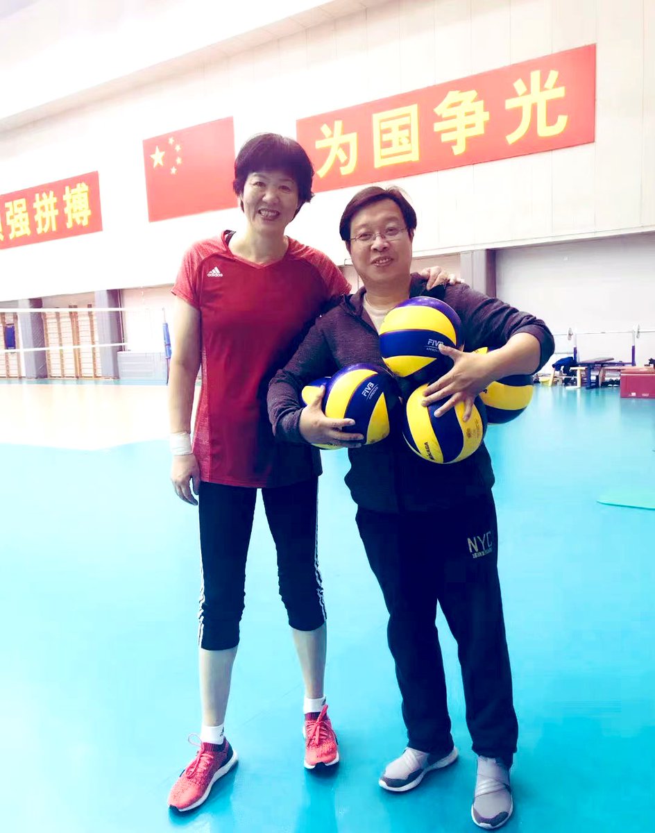 zhuting_fanclub's tweet photo. Fresh Ting , Coach Jenny and their old journalist friend 😇
(via weibo 我要有耐心)
#zhuting #volleyball #langping #friends #memory https://t.co/1MhiqOHE4h