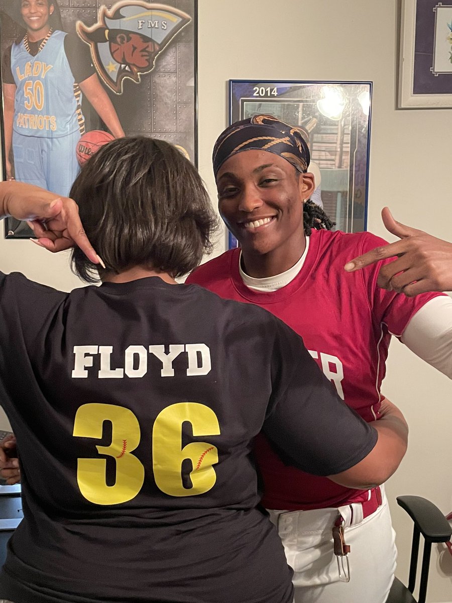 Floyd15K's tweet photo. Support system is unmatched 😭 https://t.co/PnRLGvkF3q