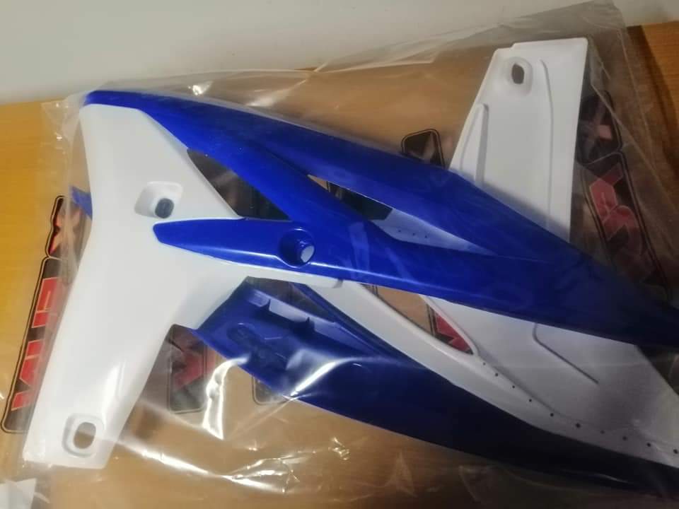 SparepartJayson's tweet photo. @supercros_live For sale aluminum tank 125-250 YZ 2002-2020 yzf tank gill kit.  7.5 liters.

 Sold with tap, plug, silentbloc, 2 pairs of gills including a new blue and white set.
 Excellent condition 20 hours of use.

 €375, see in pm for the discount code on the site. https://t.co/ms7iFnuA3B
