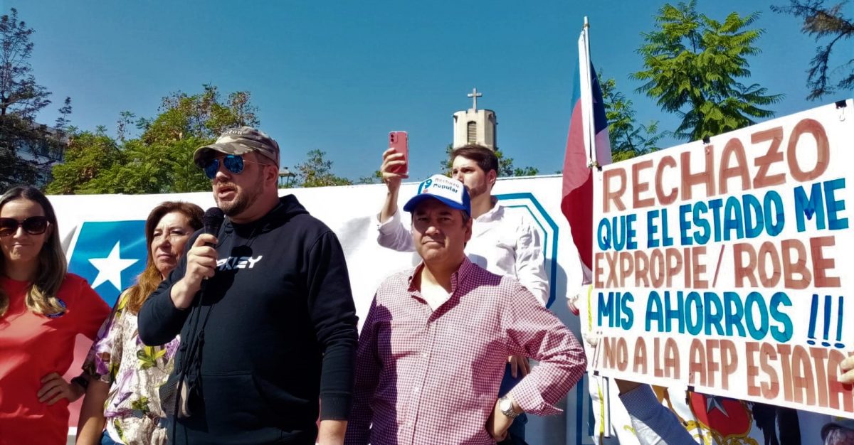 famoragat's tweet photo. @aquiradiomoscu "No conocemos a Pancho Malo, no tiene nada que ver con nosotros los Republicanos" 🙄 https://t.co/anfEwZ1utV