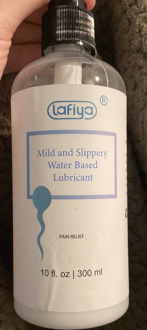 i hate to break everyone’s heart but i’m not actually this creamy it’s just the lube i use okay ? ? https://t