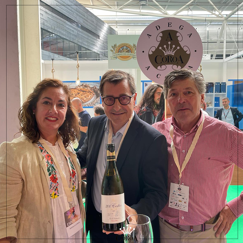AdegaACoroa's tweet photo. 🌞Buenos días🌞 #Winelover.
Y no podíamos despedirnos de @GaliciaForum sin compartir la fantástica visita de #joseproca, Sommelier de @cellercanroca.
Muchísimas gracias por venir a conocernos.
Va por vosotr@s, winelovers.🤲
A Coroa, somos lo que hacemos. ❤️
🤲🥂👌 https://t.co/FGkWgeR03W