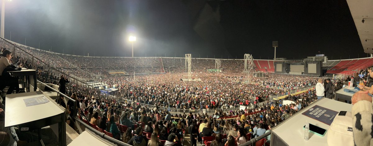 ChristianMillo's tweet photo. @AngelicaRmirezP @bizarrolivecl Asi estaba cancha general https://t.co/uVNZcmMRKf