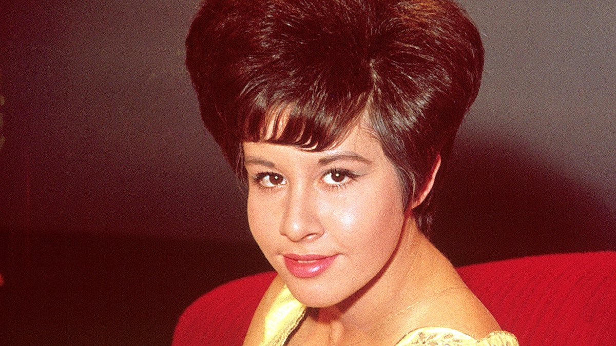 Happy birthday Helen Shapiro 76 today UK Singer, (1961 UK No.1 single \Walking Back To Happiness\). 