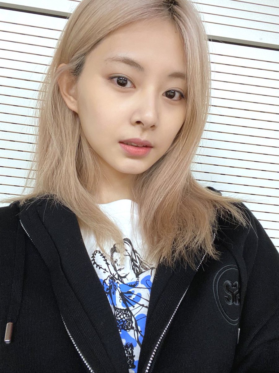 tzuyusbbl's tweet photo. 1:07 PM KST 📸 https://t.co/GImE5FEmLG
