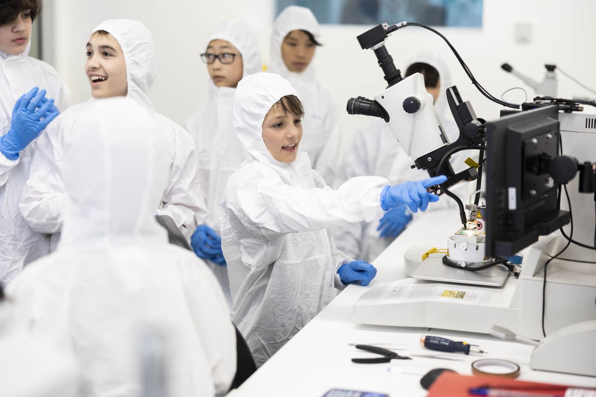 QuantumC2T's tweet photo. Enjoy this snapshot of our Centre Outreach Program with Code4Kids.
Opening our @UNSW labs and sharing our knowledge is a critical part of the Centre’s work to encourage the next generation.
#GettheScience #QuantumPhysics https://t.co/jlGCgmh6Oh