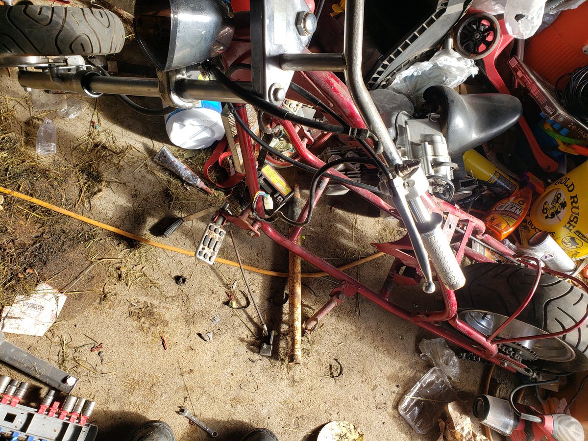 yimmiy_30's tweet photo. @popeofwelding25 i have a jesse james mini chopper im rebuilding i need a rear fender i cannot find a mini chopper fender for this bike can you help an ARMY #Veteran #westcoastchoppers @WestCoastChopp1 i ordered brake lights and signals #minichopper and electrical wired https://t.co/FgPFagY4kA
