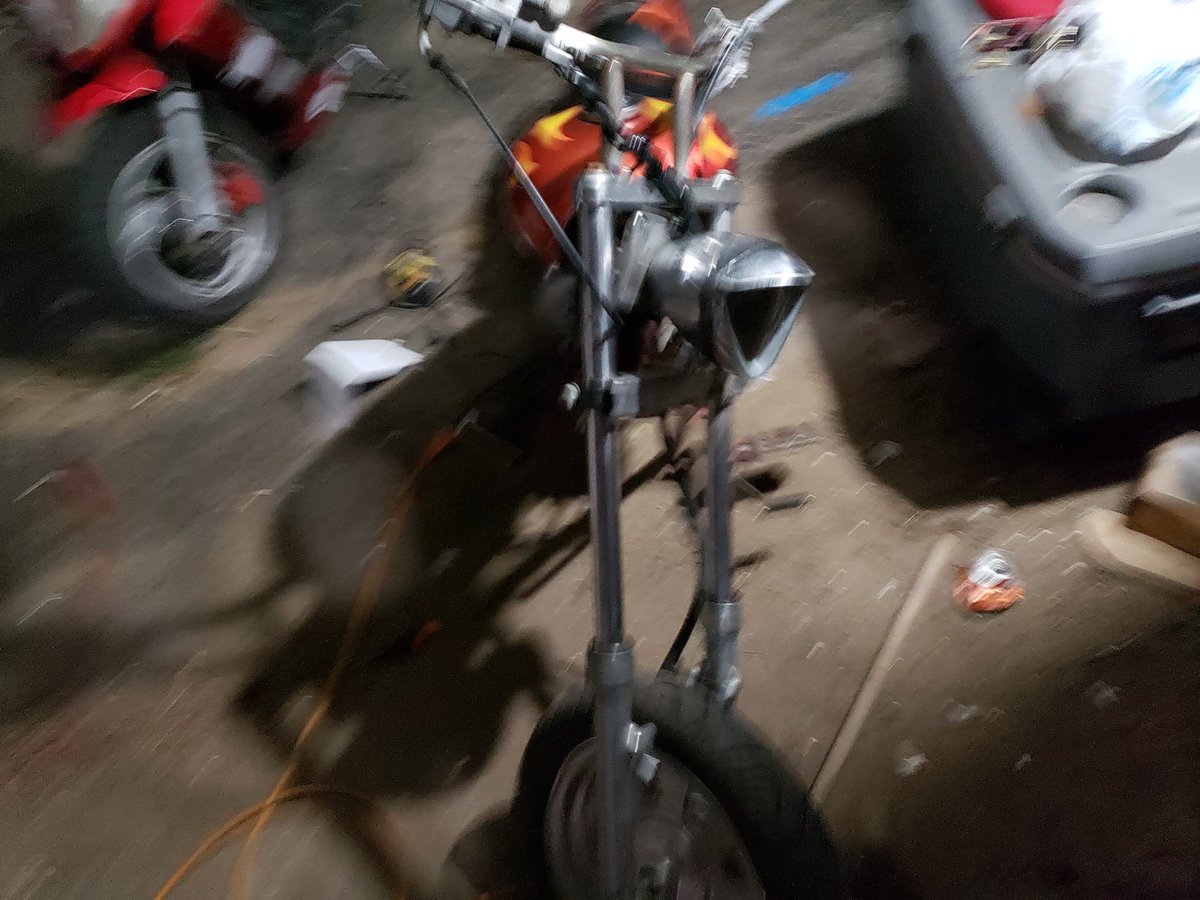 yimmiy_30's tweet photo. @popeofwelding25 i have a jesse james mini chopper im rebuilding i need a rear fender i cannot find a mini chopper fender for this bike can you help an ARMY #Veteran #westcoastchoppers @WestCoastChopp1 i ordered brake lights and signals #minichopper and electrical wired https://t.co/FgPFagY4kA