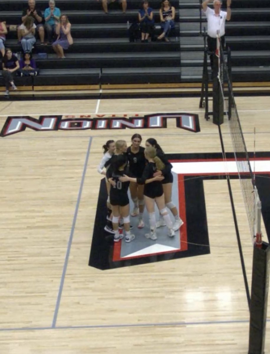 UnionTitanVB's tweet photo. Won in 3 tonight against Battle Ground! Way to go ladies! #UWill https://t.co/ag2vfKoIk5
