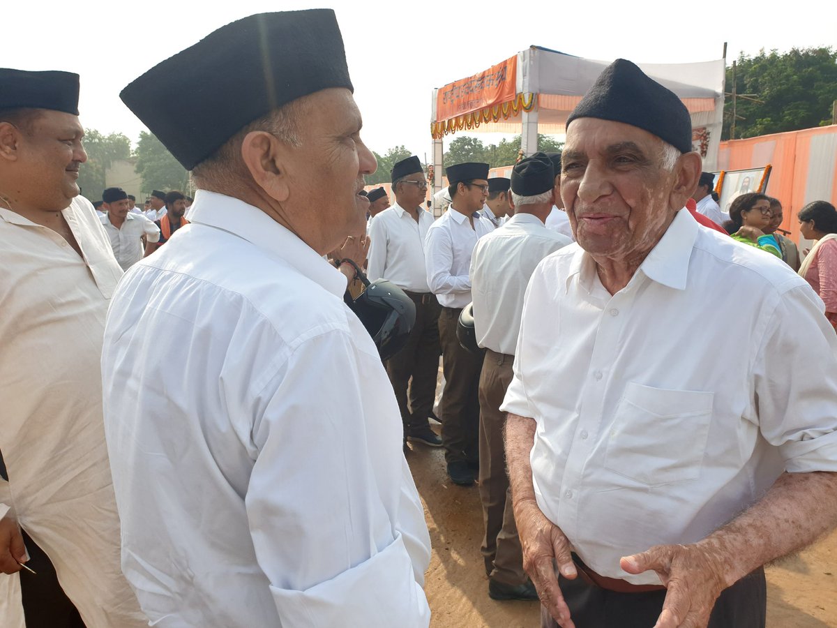bjpcpsingh's tweet photo. "भारत हमें देता है सब कुछ - हम भी तो कुछ देना सीखें।"

आज प्रात: #राष्ट्रीय_स्वयंसेवक_संघ के
राँची महानगर एकत्रीकरण में #सरकार्यवाह आदरणीय श्री दत्तात्रेय होसबाले जी का मार्गदर्शन हम सभी को प्राप्त हुआ।

@RSSorg @DattaHosabale @friendsofrss https://t.co/f4Ah5XMIWu