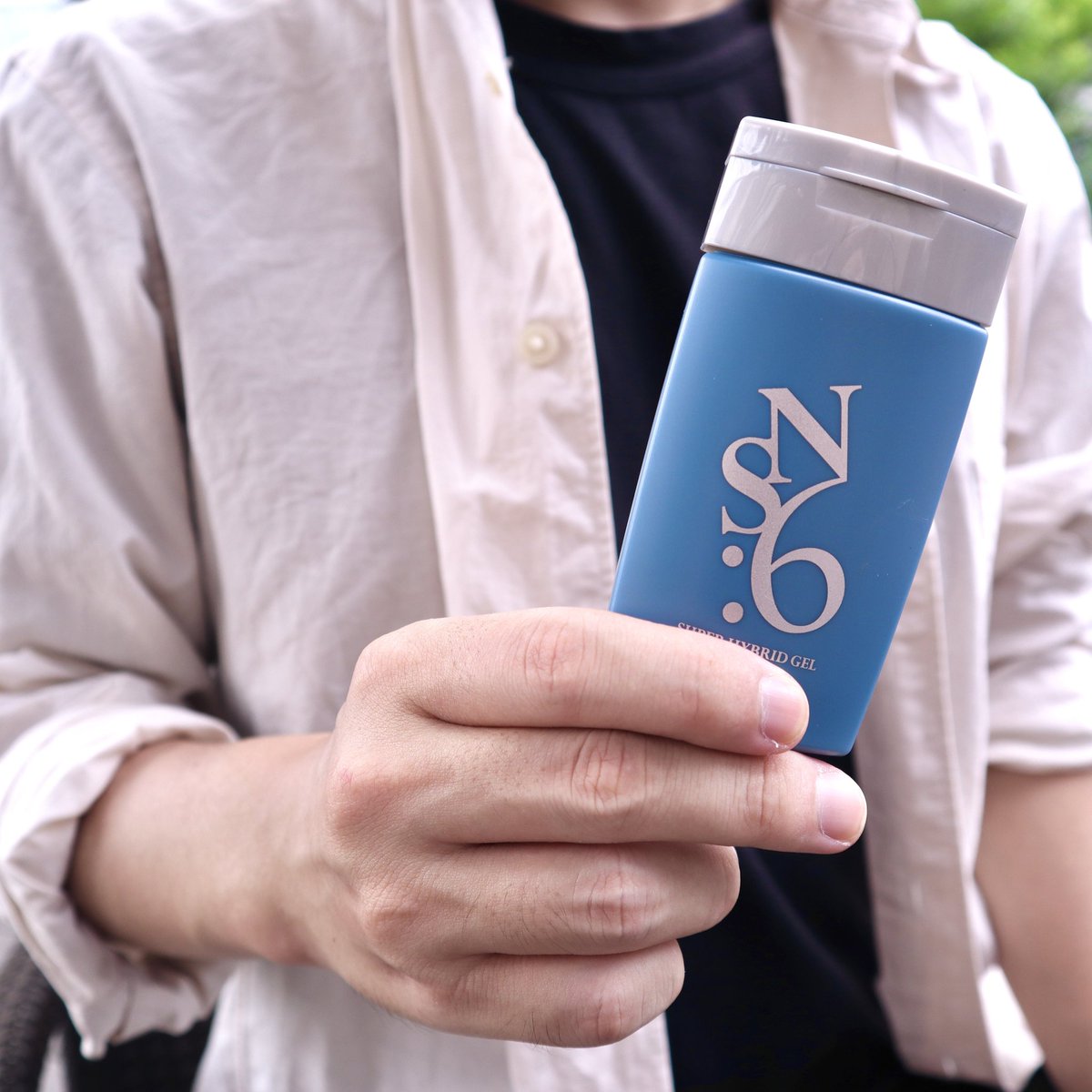 NS6NetShop1's tweet photo. 持ち運びするオールインワンゲル！
会議前、人と会う前、リフレッシュしたい時などにサッと胸ポケットから取り出せるサイズ感。男性肌に特化したスーパーオールインワンジェル　#エヌエスシックス #メンズ美容 #メンズスキンケア #メンズコスメ #メンズファッション #男性美容 #男性化粧品 https://t.co/y1vOasaDCN