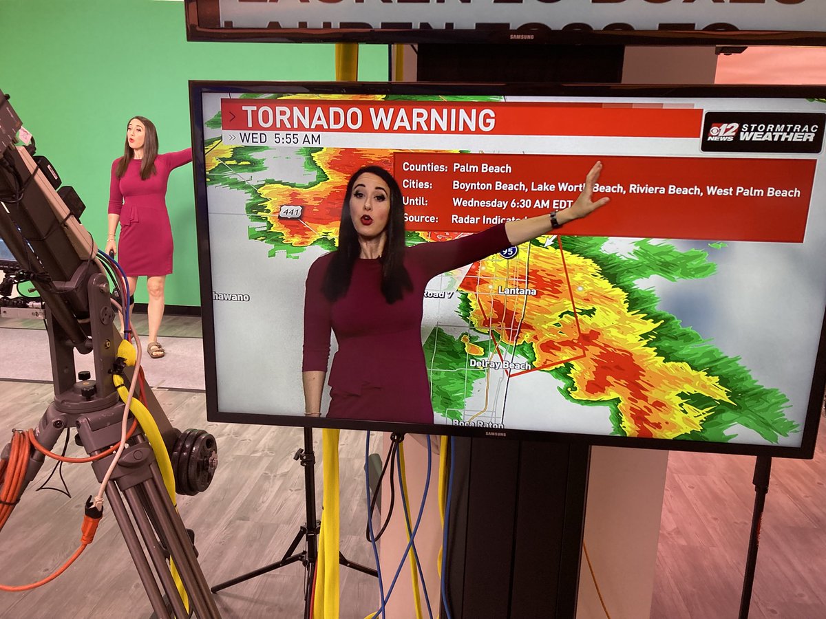 LincolnCBS12's tweet photo. Another tornado warning - this for Boynton Beach, Lake Worth Beach, Riviera Beach and West Palm. 

Take shelter. 

⁦@LoleskyWX⁩ ⁦@CBS12⁩ https://t.co/Hx50Im6TWT