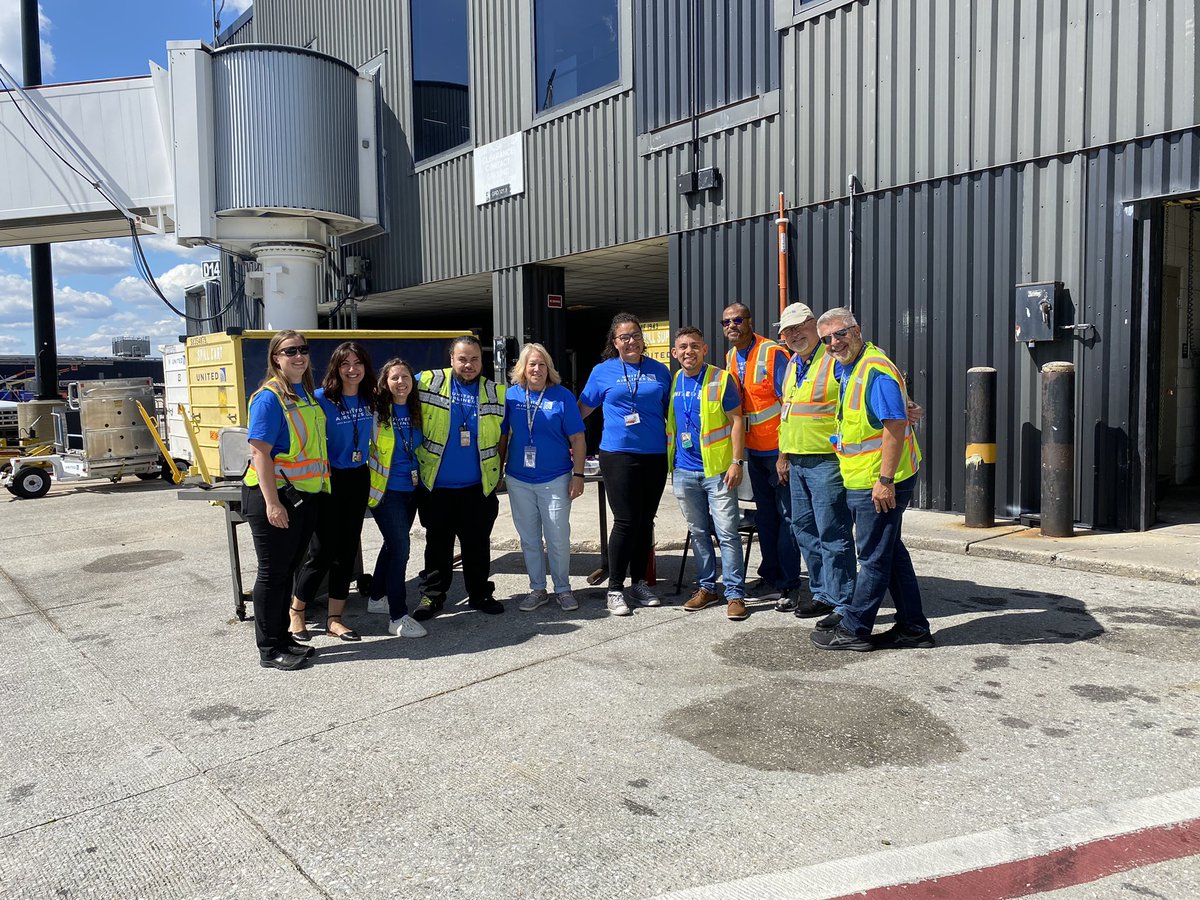 Stop 14 on the Burger Burn & Safety Fair Tour. We had fun with our BWI Team yesterday with some burgers/ hotdogs and talking safety. Thanks again BWI Team for a great day!! @DJKinzelman @scarnes1978 @AOSafetyUAL @united
