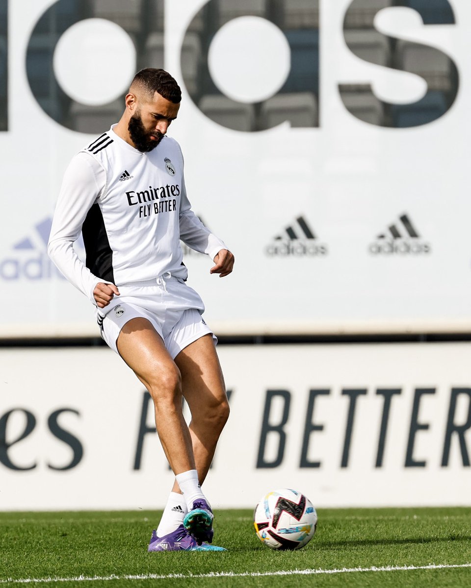 ✅Real Madrid'de sakatlığını atlatan Karim Benzema takımla çalışmalara başladı.