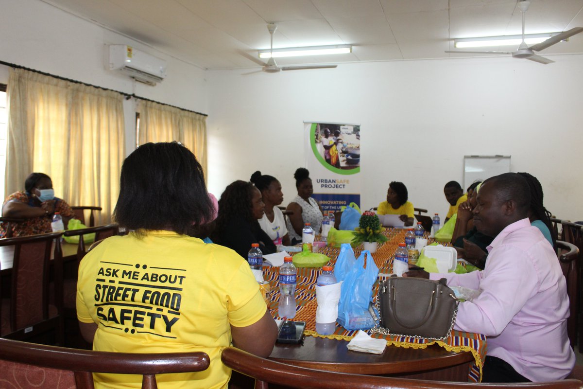 UG_urbansafe's tweet photo. URBANSAFE HOLDS A FOCUS GROUP DISCUSSION

The urban safe project team focus group discussion with street food vendors, street food consumers, Ghana Standard Authority (GSA) and Food and Drugs Authority (FDA). https://t.co/FrQbeasIHg