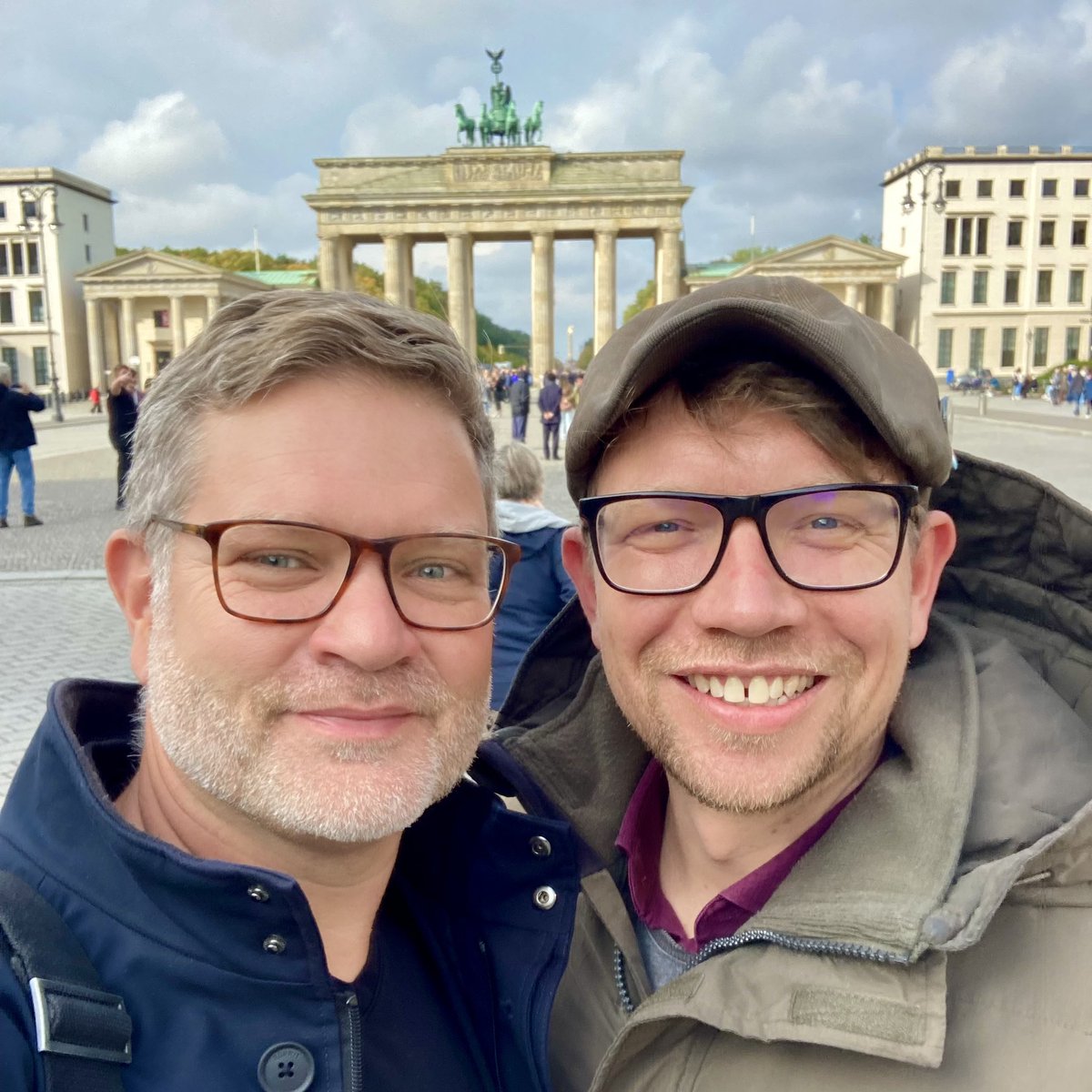 Heute mit <a href="/vaterwelten/">vaterwelten (inaktiv)</a> beim Fachtag #ZukunftsDialogFamilien von <a href="/wellcome_gGmbH/">wellcome gGmbH</a>. Mein Workshop „Digital - Real: Balance zwischen digitaler und realer Welt“ Freue mich sehr, lieber Heiner auf einen tollen gemeinsamen Tag.