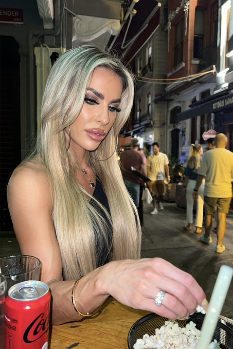 A nice light snack. Not talking about that popcorn tho https://t.co/rOiMt40WMO<a href="/tag/f1"class="tags"><span>#f1</span></a><a href="/tag/formula1"class="tags"><span>#formula1</span></a><a href="/tag/teamlh"class="tags"><span>#teamlh</span></a><a href="/tag/lewishamilton"class="tags"><span>#lewishamilton</span></a><a href="/tag/fia"class="tags"><span>#fia</span></a><a href="/tag/mercedesamgf1"class="tags"><span>#mercedesamgf1</span></a>