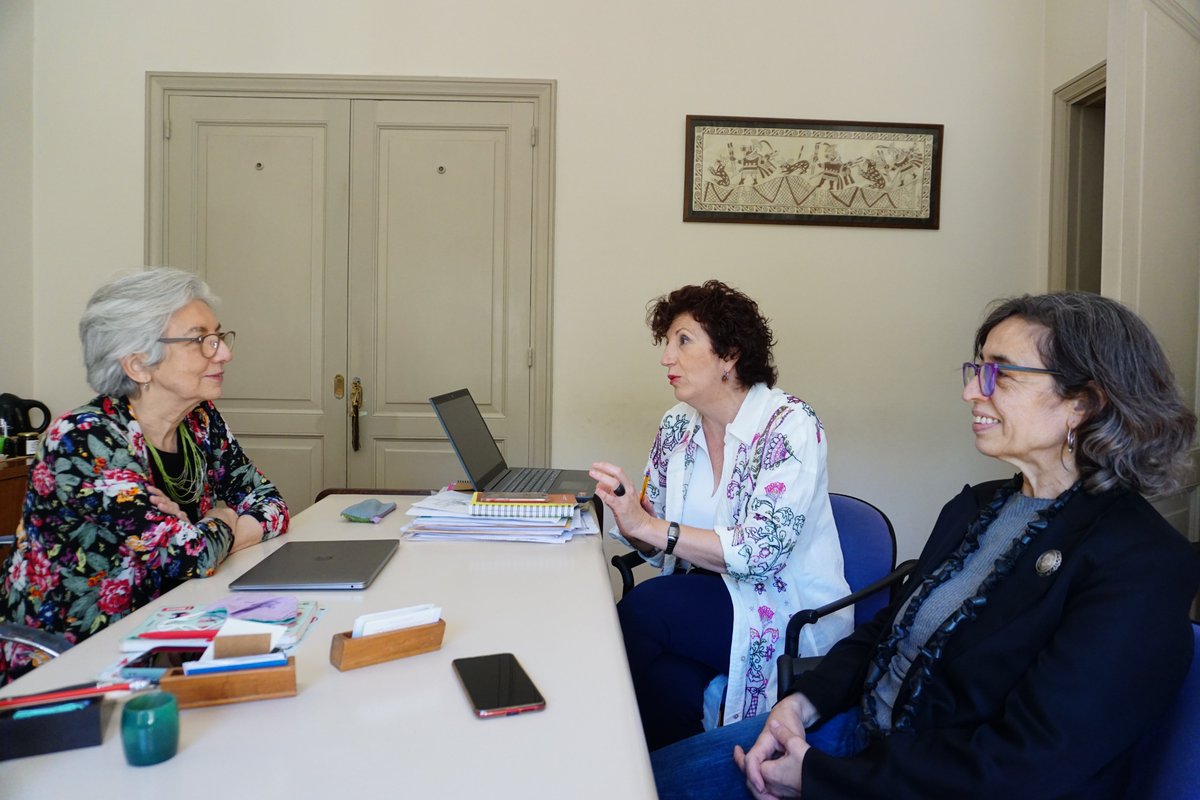 spastorcesteros's tweet photo. Ya en abierto la entrevista que realicé a Leonor Acuña y Claudia Fernández Silva, profesoras del Instituto de Lingüística de la @UBAonline, acerca de la enseñanza de #ELE en Argentina y el CELU, Certificado de Español, Lengua y Uso (Boletín ASELE 65): https://t.co/rNQ3vKWoaC https://t.co/vuYv4TqrF0