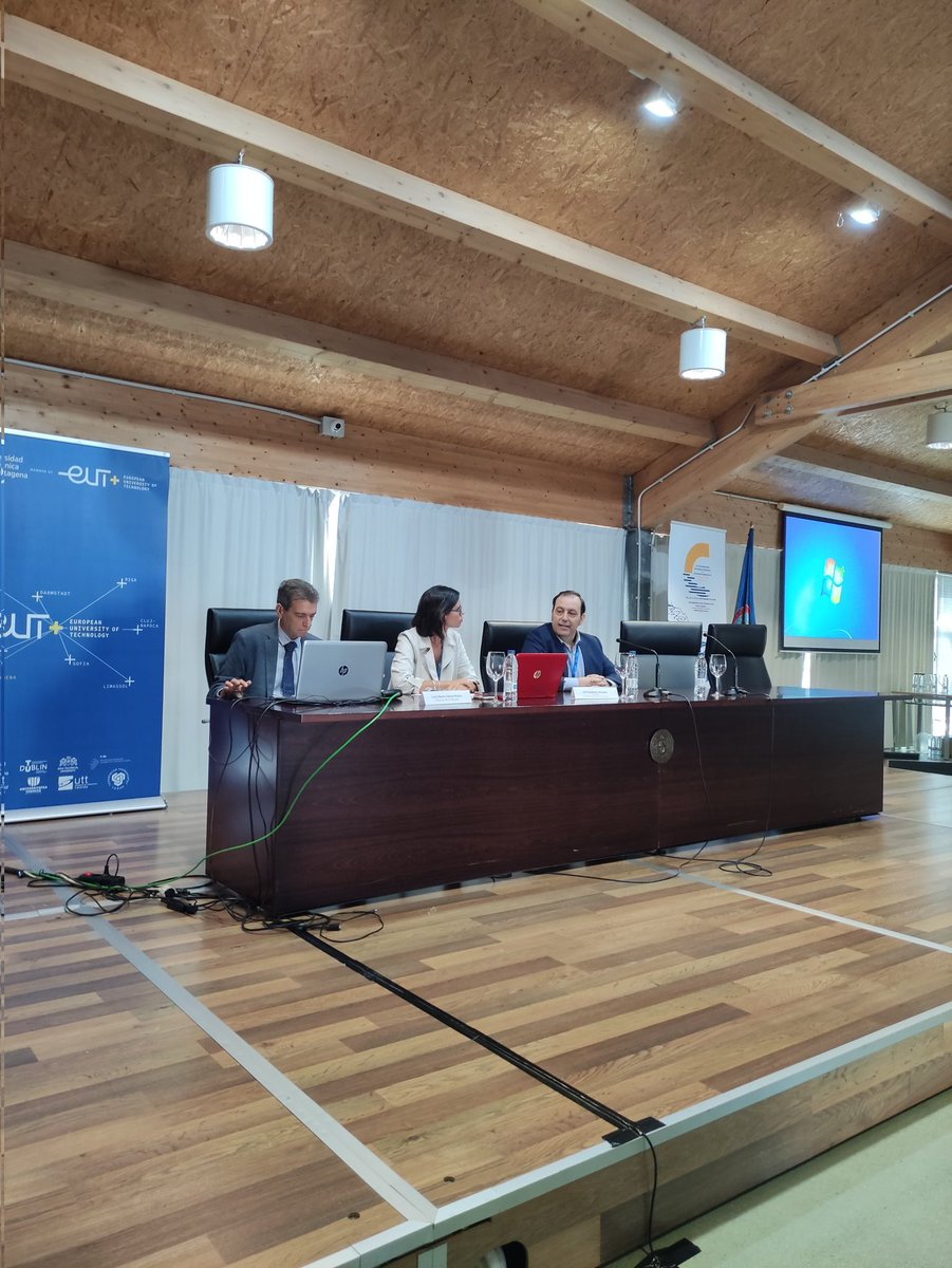 Comienza la actividad en el #CIT2022 en el que nuestro Colegio es colaborador oficial. Presenta <a href="/rafacamu/">Rafa Camacho</a> a los ponentes <a href="/AnaGalda/">Ana Galdámez</a> y #LuisGalvez, que nos explican con detalle el nuevo número de <a href="/RETransparencia/">Revista Española de la Transparencia #RET</a>.