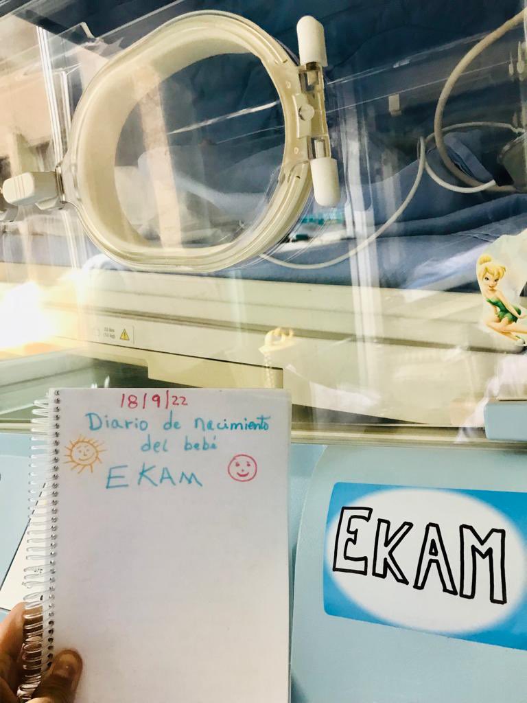 CanalisBea's tweet photo. Les infermeres Gemma i Sara , de la Unitat Neonatal del HGH,han iniciat aquest projecte ple de vida: DIARI DE… conjuntament amb els pares escriuen un bocinet del día a día del nadó. Un record inolvidable. Pell de gallina. #ConsorciCsi #Somcsi #nursescsi https://t.co/MjsPZlhzgB