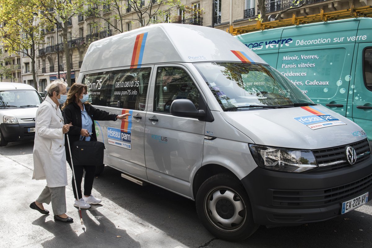 KeolisIDF's tweet photo. La nouvelle application #PAM75 permet d’accéder rapidement et facilement au service de #mobilité @IDFmobilites #TPMR de la ville de @Paris : réservation, suivi de l’arrivée du véhicule, info trafic, contact…
▶️Android : https://t.co/Mh3gquLLFb
▶️iOS : https://t.co/Ss6OZTvFWA https://t.co/WoXsvEbnZj