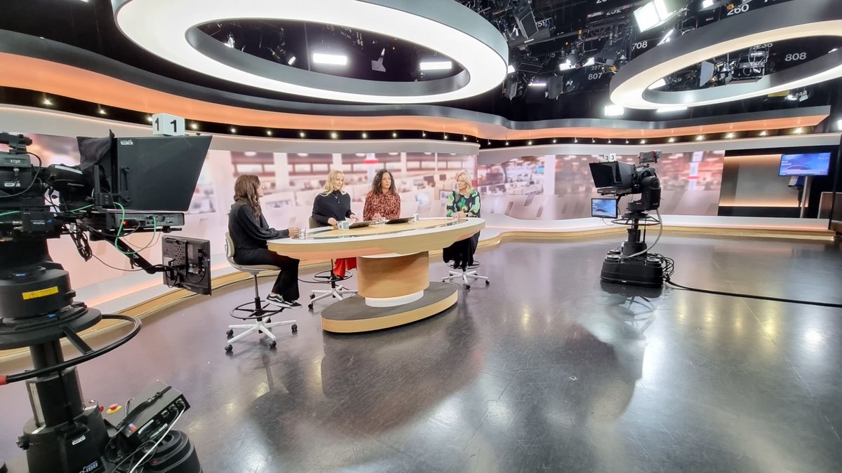 AnAndric's tweet photo. @asazetterberg, förbundsdirektör på @TechSverige berättar om lanseringen av kampanjen #adderatech i SVT https://t.co/rrEfDjkgKq. Kolla inslaget 09.08 i länk https://t.co/kJVEGwRxuG https://t.co/hoMprBGFsL