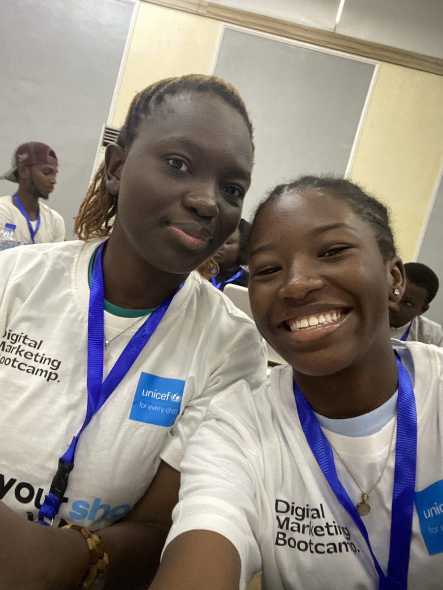 its_moyosola's tweet photo. So exited to learn about Digital Marketing from UNICEF and Hriscare foundation๐
#ItsYourShot #TakeIt #UNICEFNGCovid19Champion #UNICEFBootcampLagos #Hriscare
#Covid19 #GenU
#Yoma #Ureport https://t.co/bfV0QDMZxC