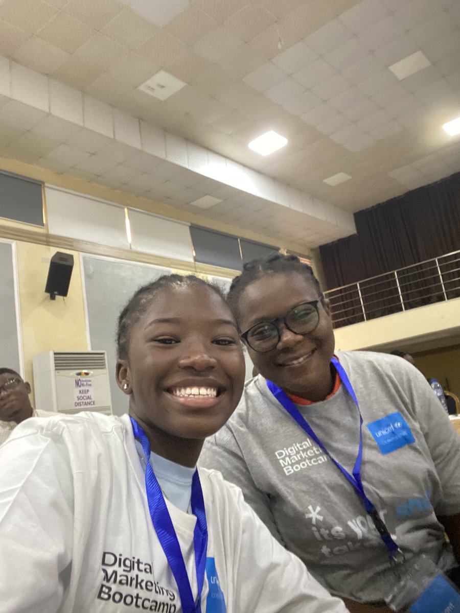 its_moyosola's tweet photo. So exited to learn about Digital Marketing from UNICEF and Hriscare foundation๐
#ItsYourShot #TakeIt #UNICEFNGCovid19Champion #UNICEFBootcampLagos #Hriscare
#Covid19 #GenU
#Yoma #Ureport https://t.co/bfV0QDMZxC