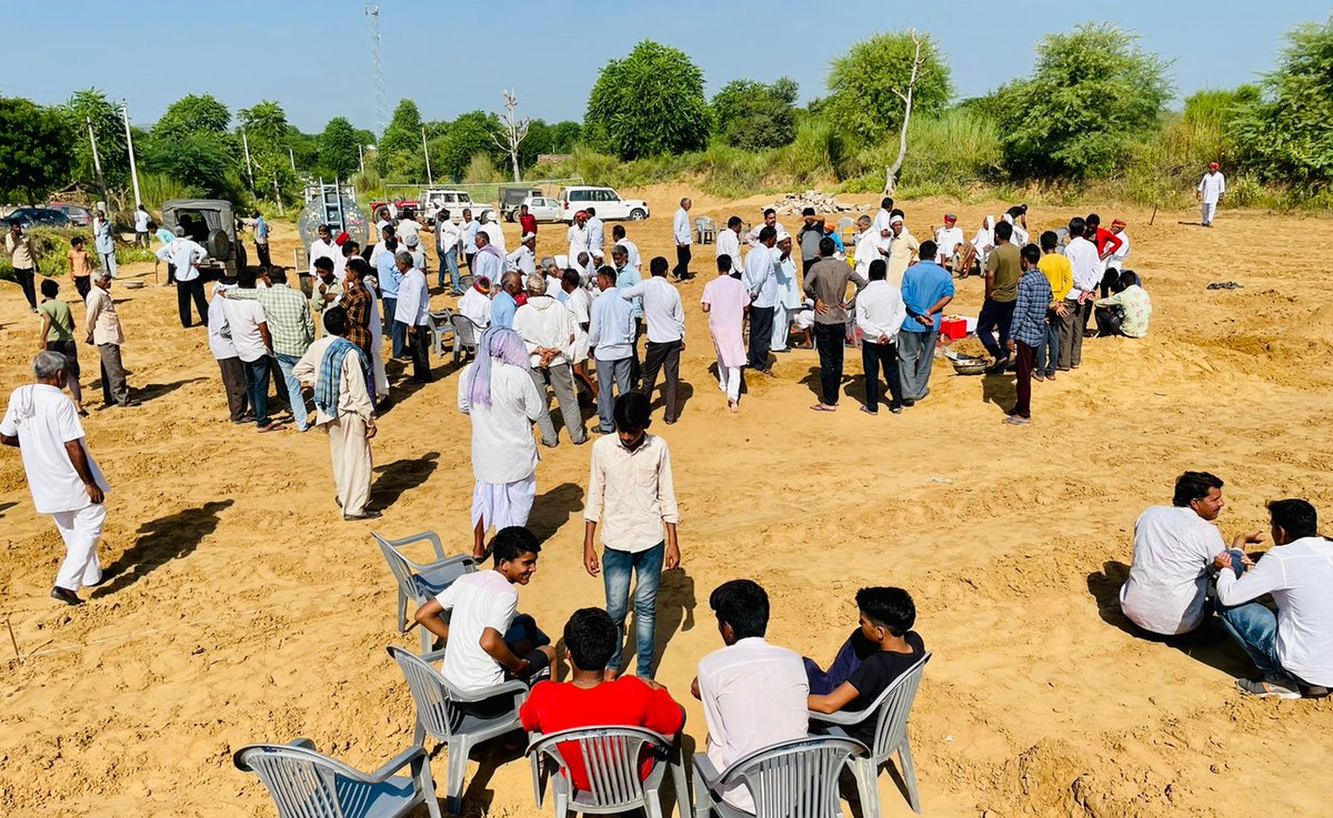 ManojLora1's tweet photo. सेक़ड़ो ग्रामवासियों की ग़रिमामय उपस्थिति में 41 लाख की लागत से बनने वाले #उप_स्वास्थ्य_केंद्र_गुगड़वार की नीव का मुर्हुत कार्यक्रम(शिलान्यास) किया गया। विकास के नए आयाम।धन्यवाद उप मुख्य सचेतक़ श्री @Mahendranawa जी🙏🏻
आपका सरपंच मनोज लोरा एडवोकेट🇮🇳 https://t.co/HBfHHf6mfh