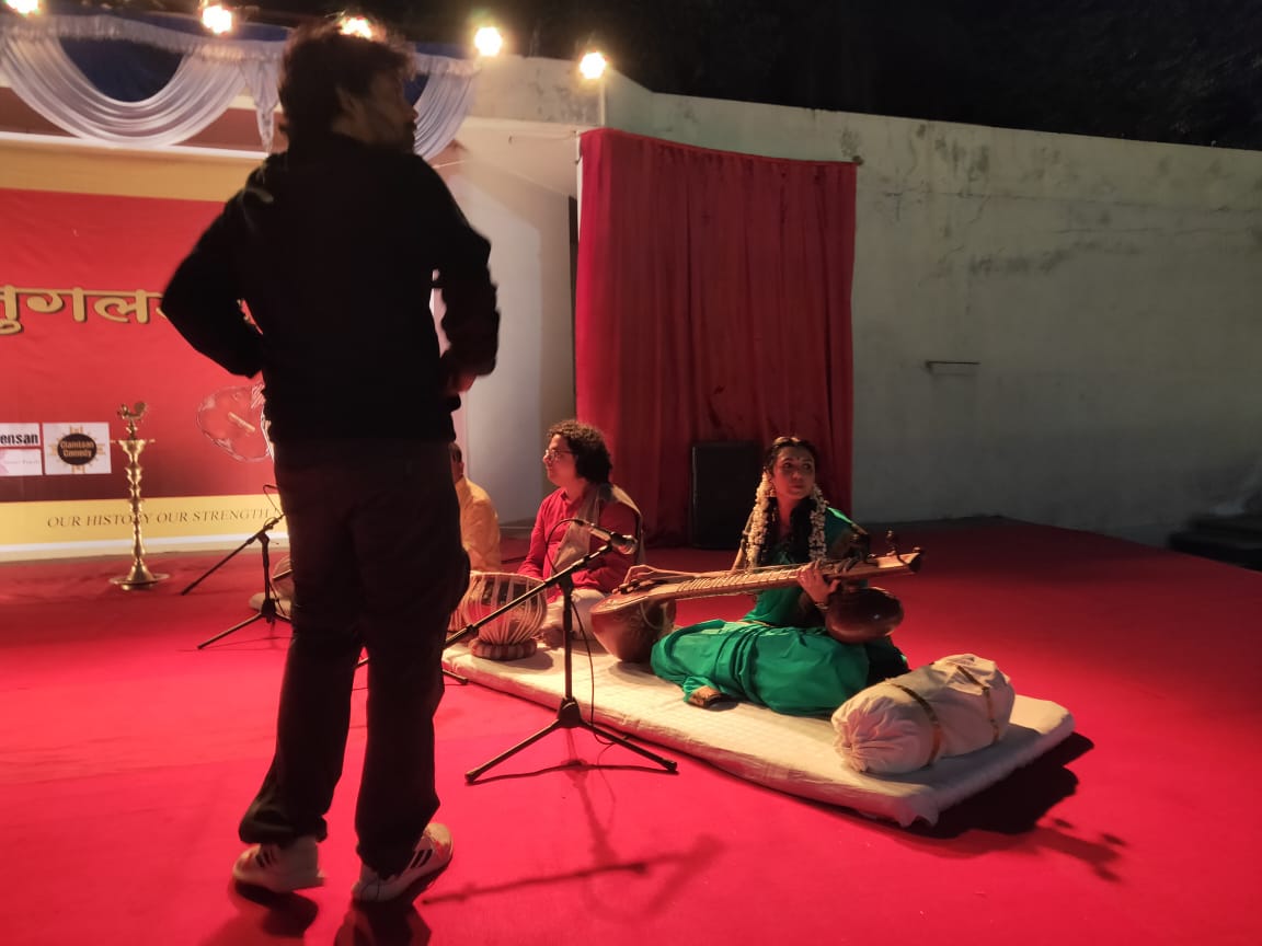 Filmapia's tweet photo. #Location and #LineProduction by #Filmapia for a #ParleG Ad.
It aint easy!
- Finding this location via Google sat images after scouring through possibly every amphitheatre in Bangalore
- Shot entirely at night with around 75+ artists, dressed in elaborate finery and whinery
1/n https://t.co/GVSJ0up2bO
