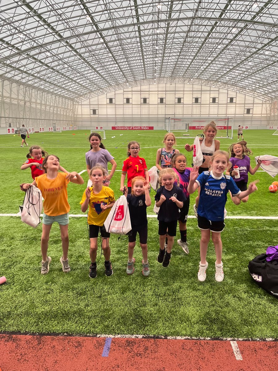 HuddlePontyTown's tweet photo. ⚽️💜🐉Huddle is back for week two today @USWSport Park🐉💜⚽️

Huddle is a free @FAWTrust initiative to get 5-12 yr old girls playing football &amp; we hope you can join us.

* Wednesdays 4.30-5.30pm ✔️
* New players welcome ✔️
* Just turn up ✔️

For more info: https://t.co/achfkbhOyO https://t.co/MoaQlz0rCq