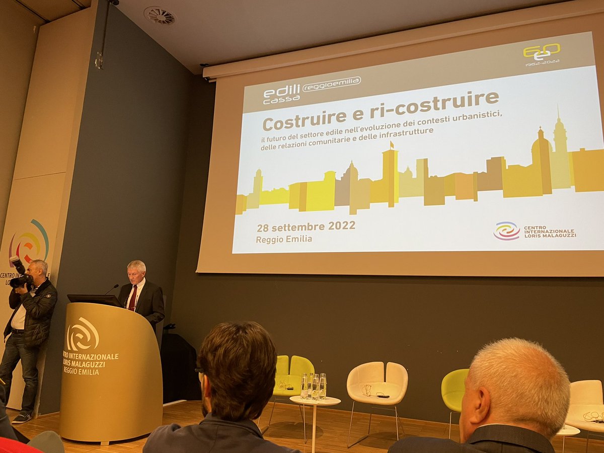 gcarapella's tweet photo. #reggioemilia #60anni #edilireggioemilia #costruire #ricostruire pensando a futuro #edilizia #città #territorio grazie a bella riflessione di @StefanoBoeri e ripensando a ruolo di #cassaedile #scuolaedile con @CarloTrestini @ancenazionale e #francescosannino @FENEALUIL_ @CnceIt https://t.co/DPA6JPdcIv