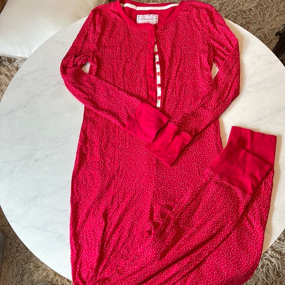 daboobieriles's tweet photo. So good I had to share! Check out all the items I'm loving on @Poshmarkapp #poshmark #fashion #style #shopmycloset #target #artunlimitedsportswear: https://t.co/AyZ9ybH5Pt https://t.co/uRS9mouRXd