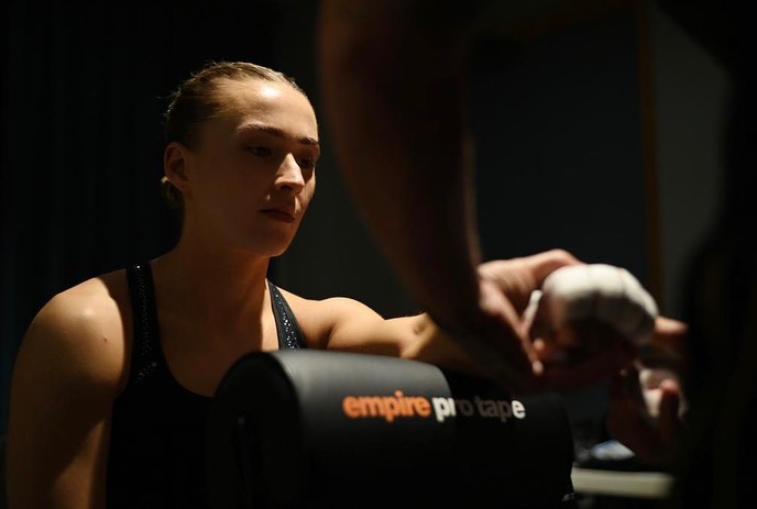 EmpireFS_'s tweet photo. THE ONLY COMFORT ZONE! ๐ช๐ป
Featured Product :
Empire Pro Arm Rest
Boxer @RhiannonDixon3 ๐ฅ
#handwraps #handwrapped #handwrapping #handwrapsboxing #empireprotape #thetapeofchampions #thetapeofthefightgame https://t.co/sQQ0myiU2s