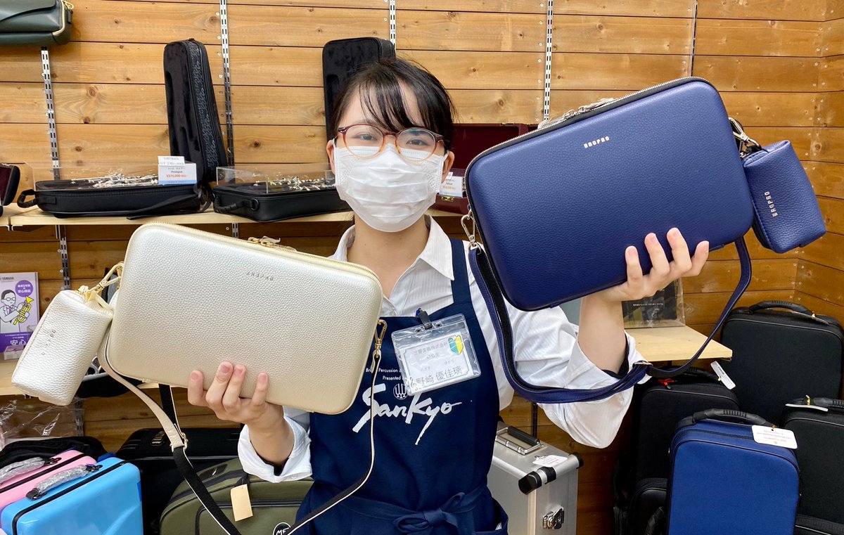sankyo_gakki's tweet photo. 「軽くてかわいい」クラリネットケース新入荷‼️👀✨
全5色でお気に入りのカラーが見つかるはず!(ブラック、ブルー、ブラウン、シルバー、ピンク)
肩かけショルダーとミニポーチ付きでお値段はなんと¥17,600(税込)です‼️😳
#三響楽器
#手稲
#BROPRO https://t.co/E4CwgJx7ra