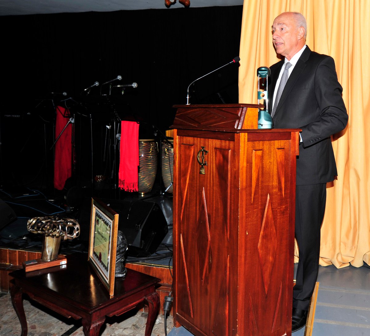 Anoche se realizó el acto de entrega del Drago de Honor al CS de Icod de los Vinos. Representa una motivación para continuar trabajando con muchísimas ganas por y para nuestra gente!!.. queremos que nos sientan siempre muy cerca .. hoy, muy Orgullosos, Gracias Icod !!!#EquipoIcod