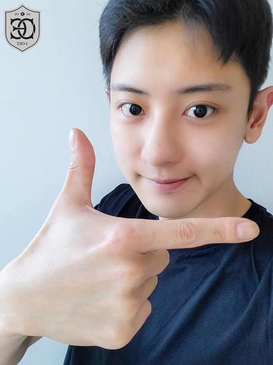 tomorrowithloey's tweet photo. the wait is over!! #WelcomeBackChanyeol ✨💗 https://t.co/GWtnHmZFAD