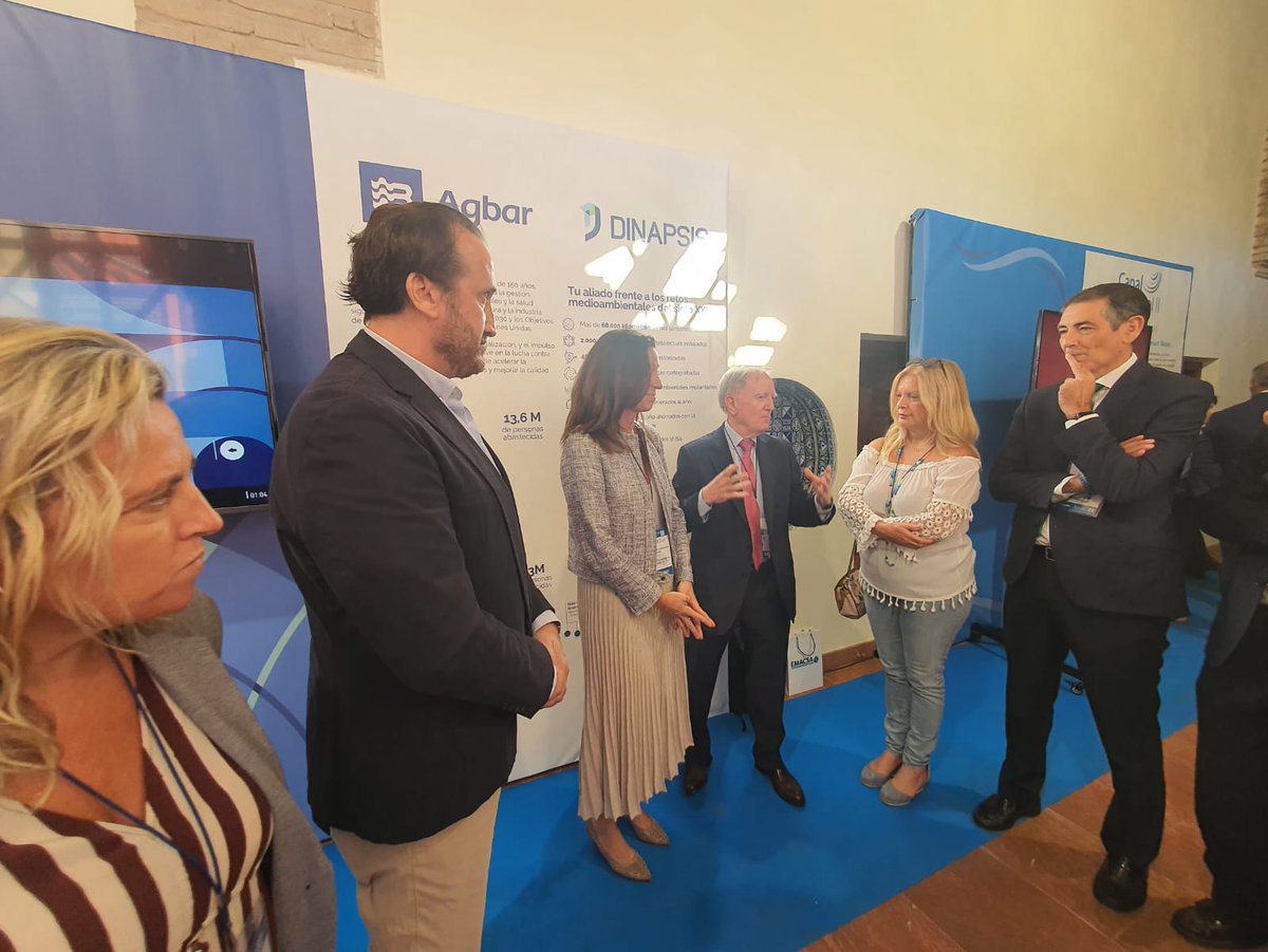 InfoHidralia's tweet photo. 📸 Hoy estamos en el XXXVI Congreso @AeasAgua
🤝 En nuestro espacio expositivo hemos recibido la visita de representantes de @AndaluciaJunta y de @ayuncordoba_es junto a nuestra directora general, @mancha_mati, y el director de #Desarrollo de Negocio de @Agbar, Joaquín Pérez Novo https://t.co/W9W8ONkTZz