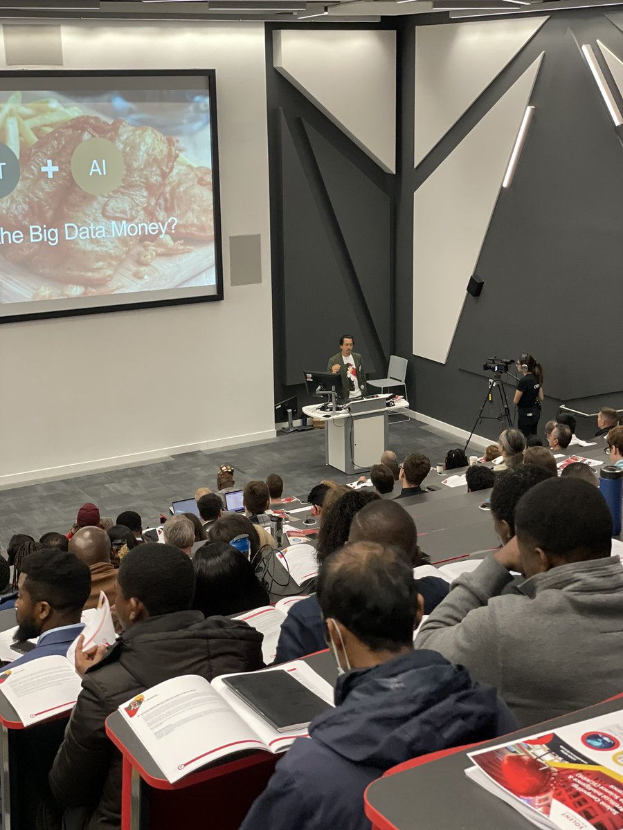 Solent_SCAIDS's tweet photo. Keynote II: AI &amp; IoT; go together like Fish ‘n’ Chips, but, where’s the Big Data Money? - Alex Barter (Founder &amp; Managing Director B4T Group. cc @SolentUni #SCAIDS2022 https://t.co/lxcSzW8dnN